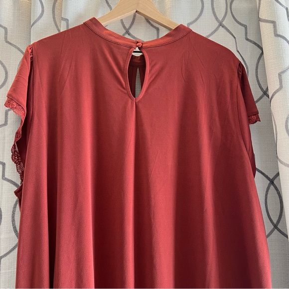 Torrid Studio Crepe Jersey Mock Neck Lace Pieced Keyhole Top Size 4 - Picture 9 of 13